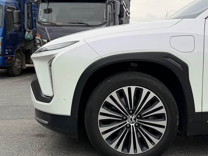 Фото 4 - Nio EC6