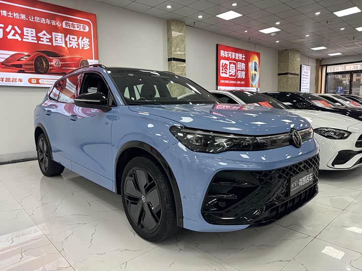 Фото 2 - Volkswagen Tiguan L Pro