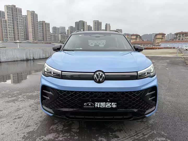 Фото 3 - Volkswagen Tiguan L Pro