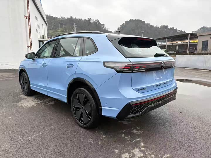 Фото 7 - Volkswagen Tiguan L Pro