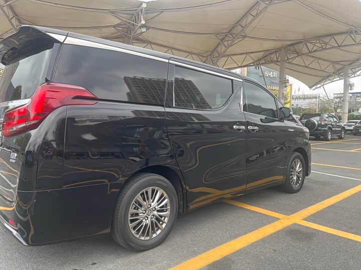Фото 5 - Toyota Alphard