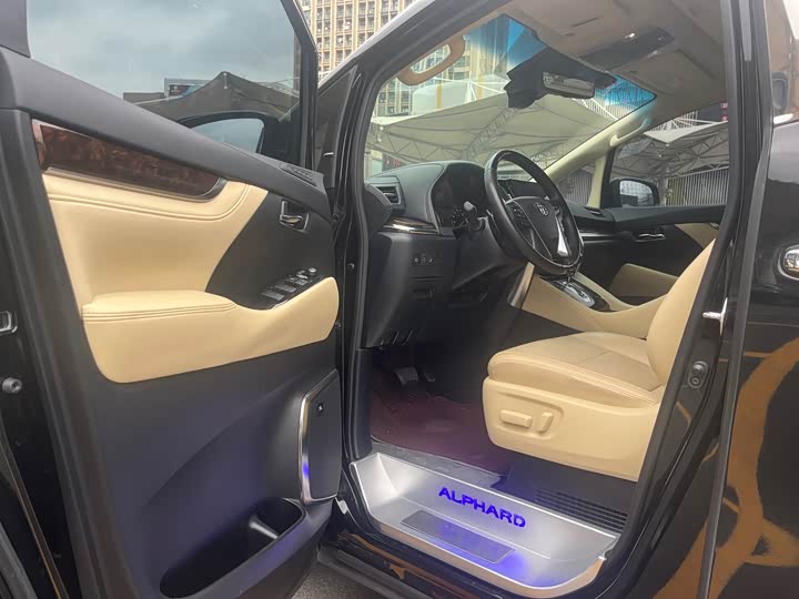 Фото 7 - Toyota Alphard