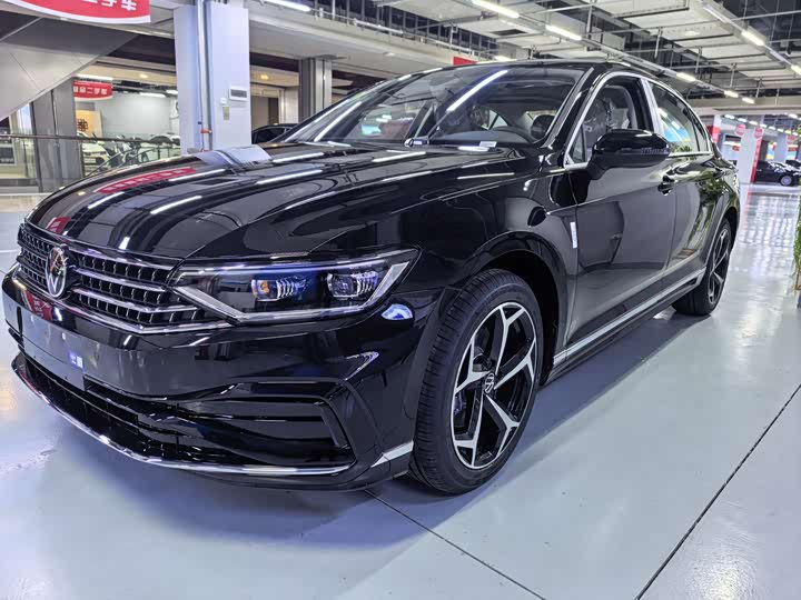 Фото 2 - Volkswagen Magotan