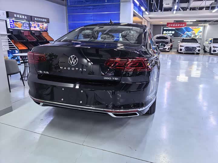 Фото 3 - Volkswagen Magotan