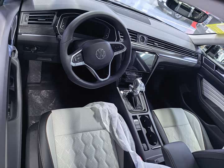 Фото 5 - Volkswagen Magotan