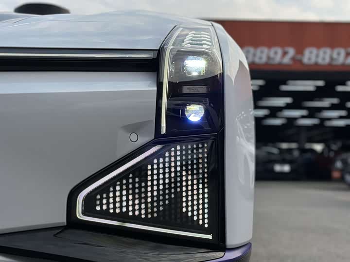 Фото 4 - HiPhi Z