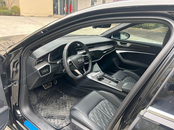 Фото 4 - Audi A6L