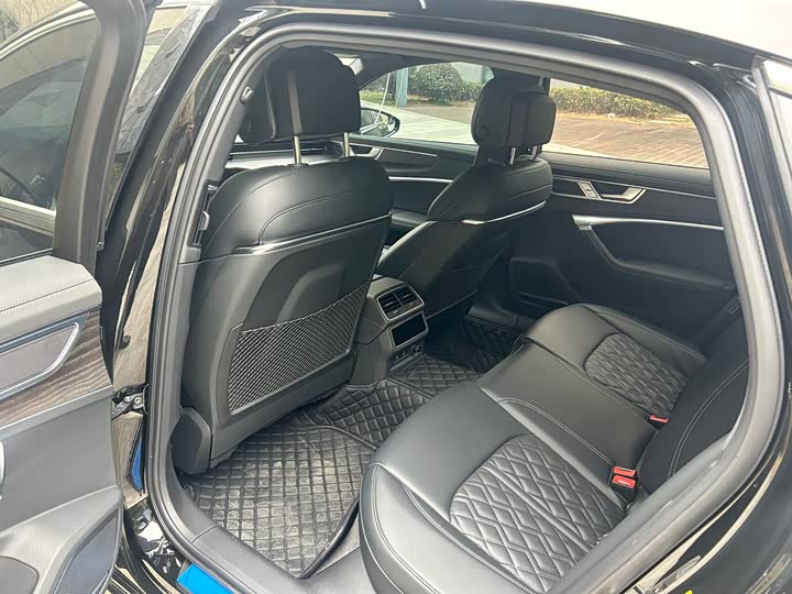 Фото 5 - Audi A6L