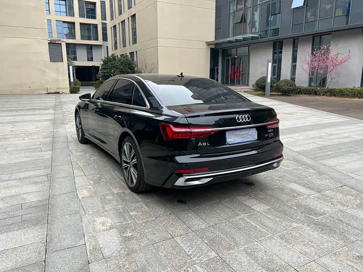 Фото 8 - Audi A6L