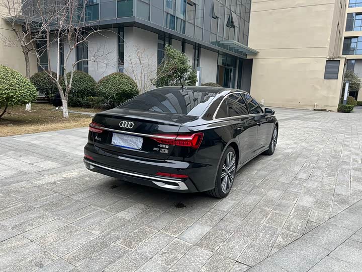 Фото 9 - Audi A6L