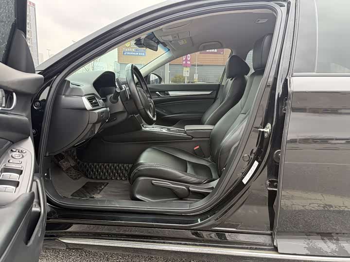 Фото 4 - Honda Accord