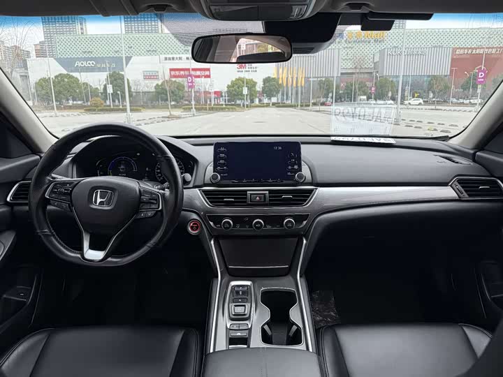 Фото 9 - Honda Accord