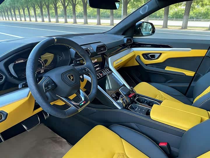 Фото 5 - Lamborghini Urus