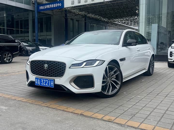 Фото 1 - Jaguar XF L