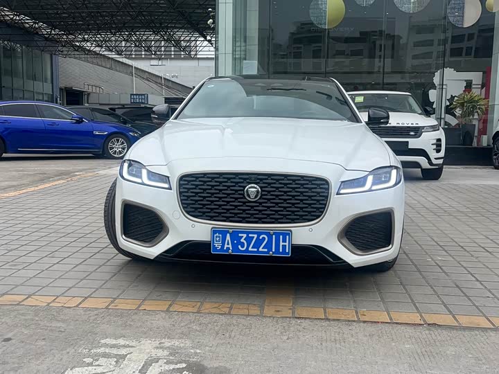 Фото 2 - Jaguar XF L