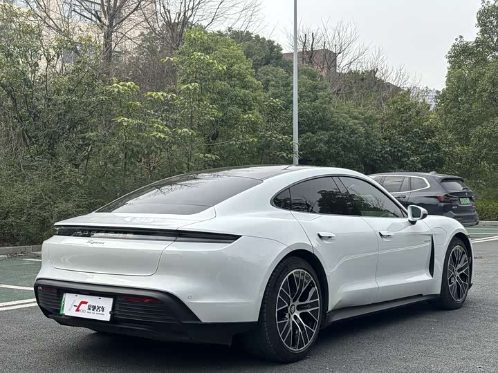 Photo 4 - Porsche Taycan