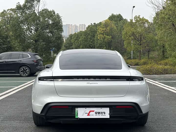 Photo 5 - Porsche Taycan