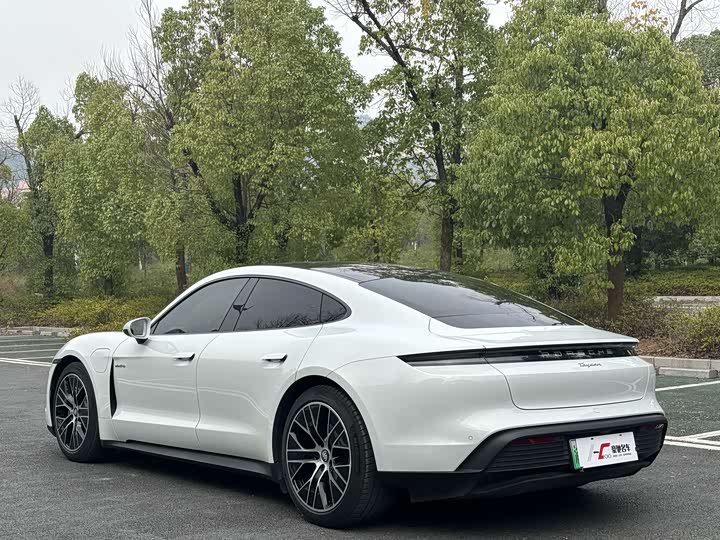 Photo 6 - Porsche Taycan