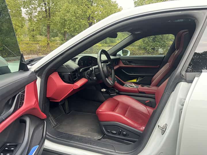 Photo 7 - Porsche Taycan