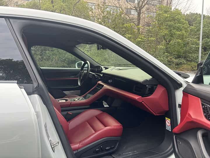 Photo 8 - Porsche Taycan