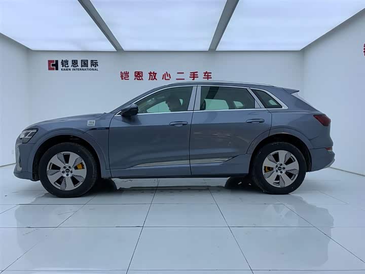 Фото 3 - Audi e-tron