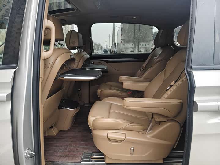 Photo 6 - Buick GL8 ES