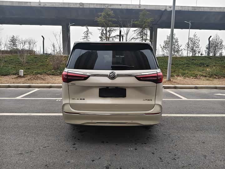 Photo 8 - Buick GL8 ES