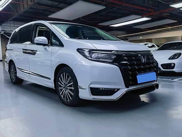 Фото 2 - Honda Elysion