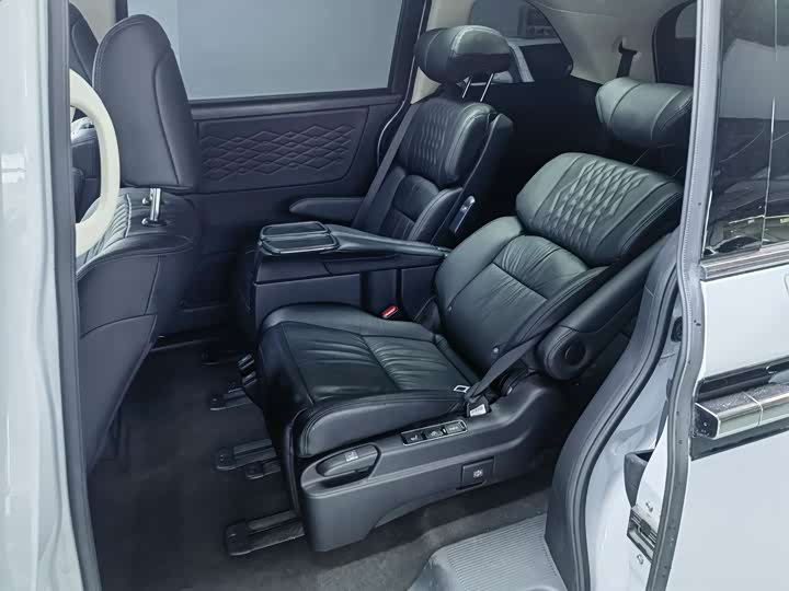 Фото 8 - Honda Elysion