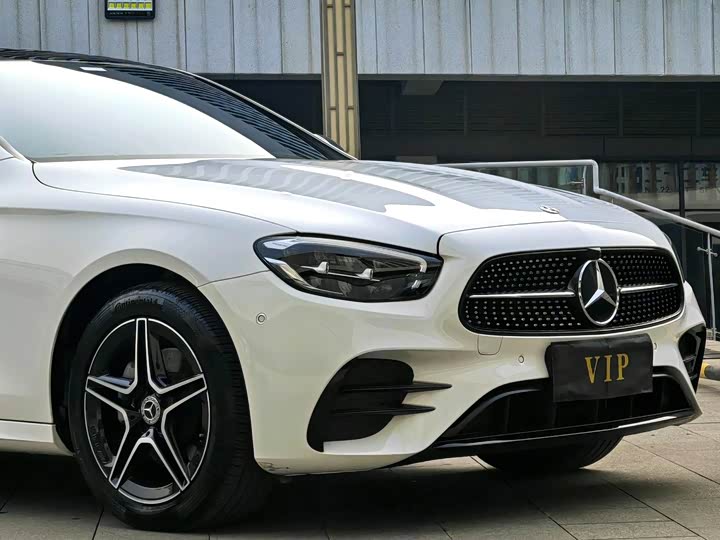 Фото 3 - Mercedes-Benz E-Class