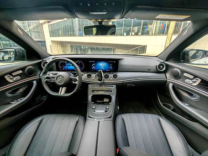 Фото 5 - Mercedes-Benz E-Class