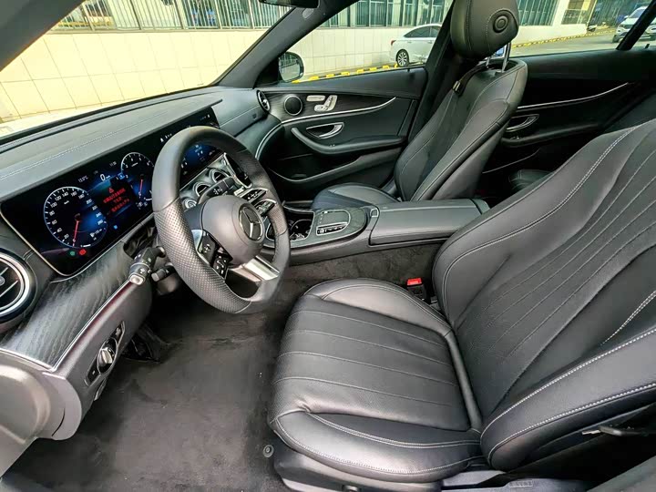 Фото 6 - Mercedes-Benz E-Class