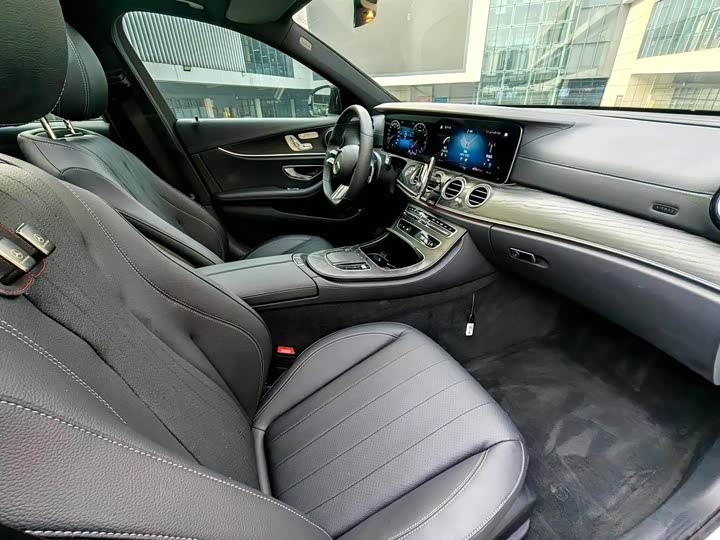 Фото 7 - Mercedes-Benz E-Class