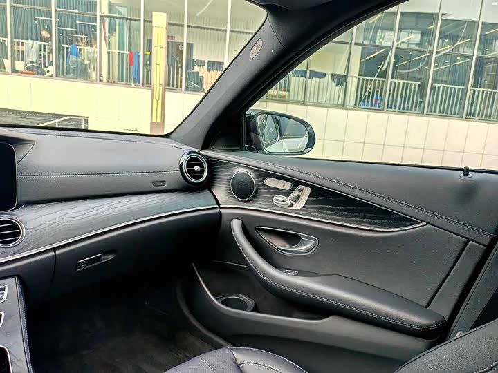 Фото 9 - Mercedes-Benz E-Class