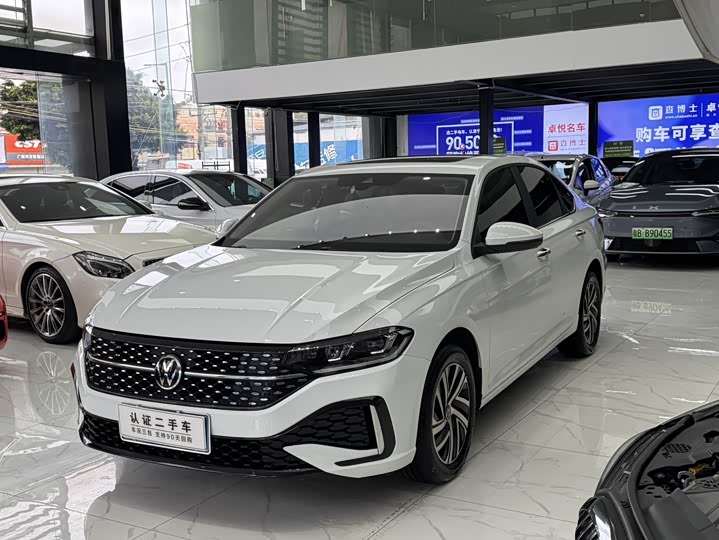 Photo 1 - Volkswagen Lavida