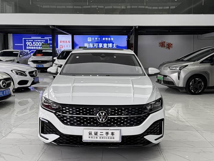 Photo 2 - Volkswagen Lavida