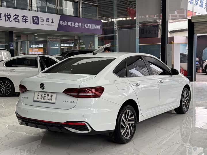 Photo 9 - Volkswagen Lavida