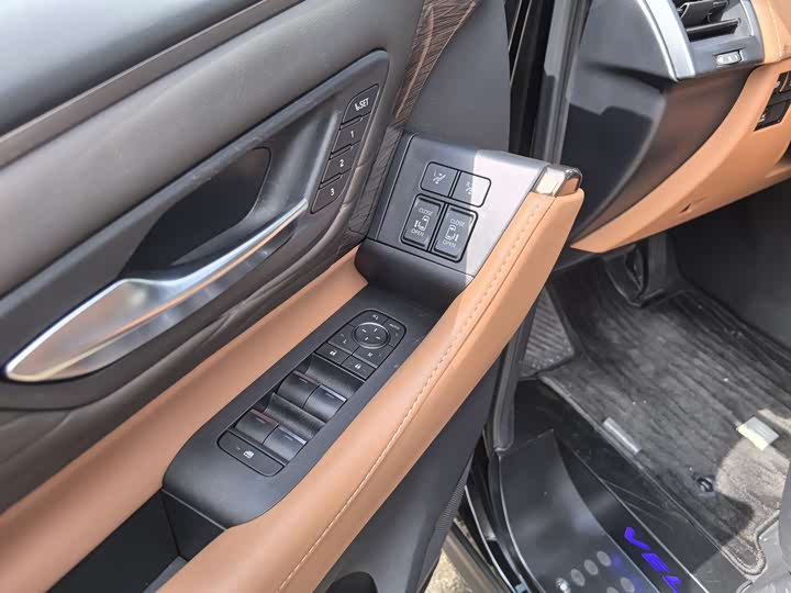 Photo 9 - Toyota Vellfire