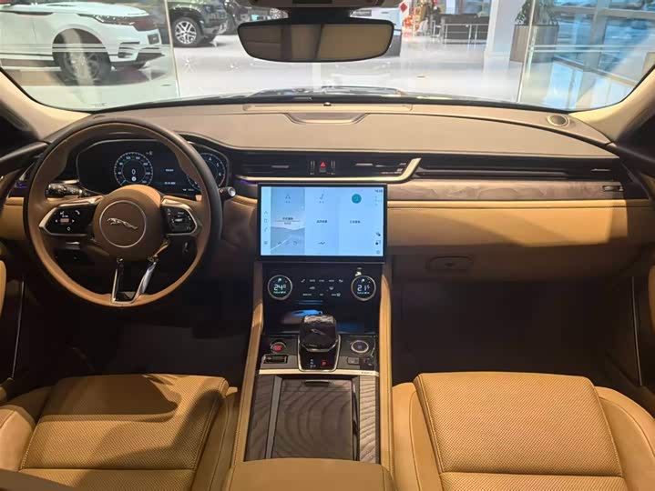 Фото 8 - Jaguar XF L