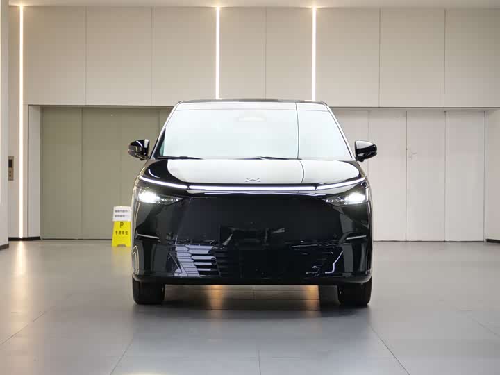 Фото 2 - XPeng X9