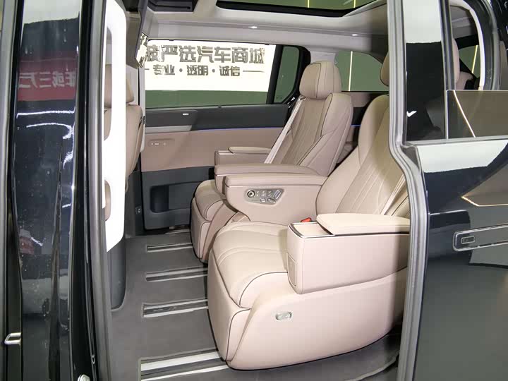 Фото 9 - XPeng X9