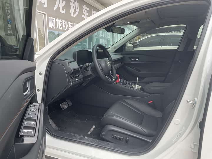 Фото 4 - Honda Accord