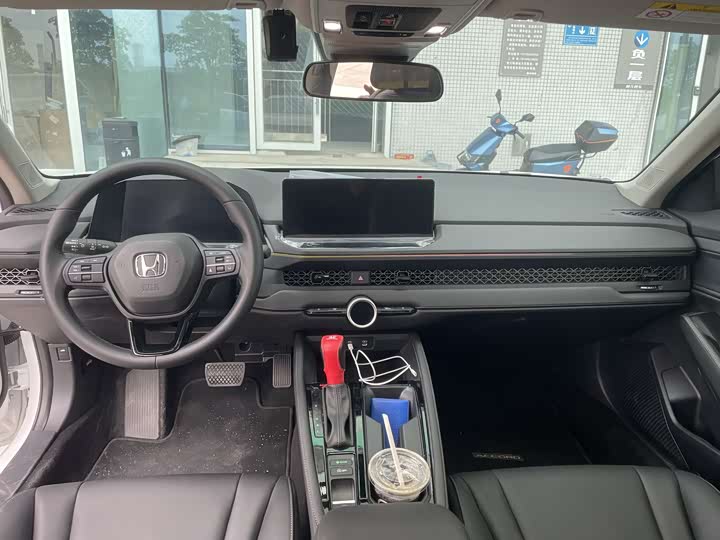 Фото 6 - Honda Accord