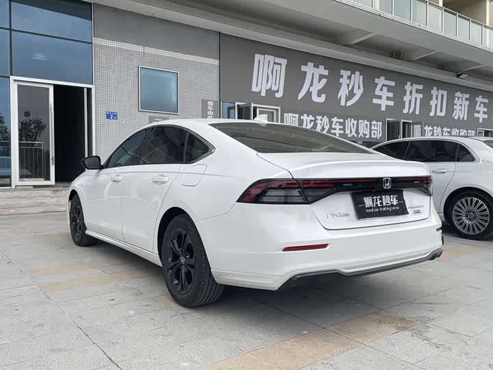 Фото 7 - Honda Accord