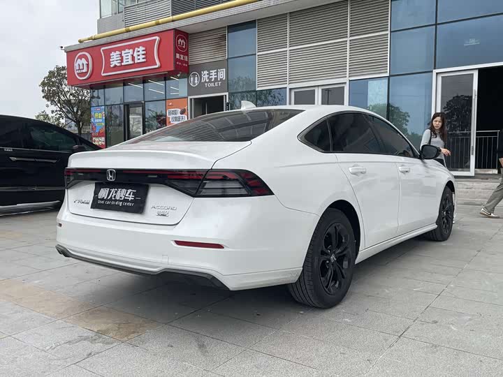 Фото 8 - Honda Accord