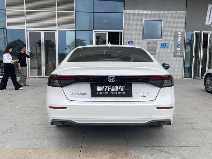 Фото 9 - Honda Accord