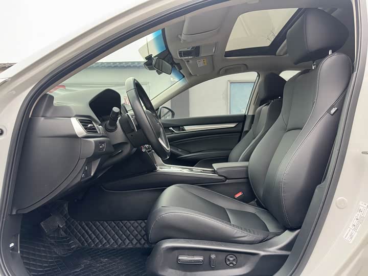 Фото 4 - Honda Accord