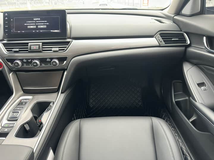 Фото 7 - Honda Accord