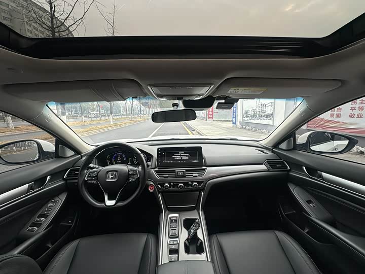 Фото 8 - Honda Accord