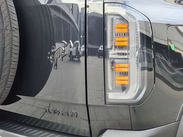 Фото 8 - Ford Bronco EV/Hybrid